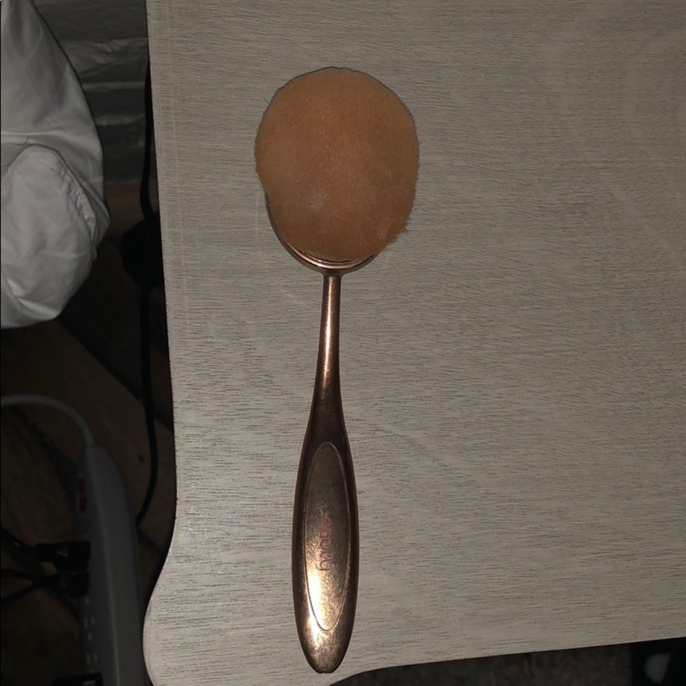 Foundation brush